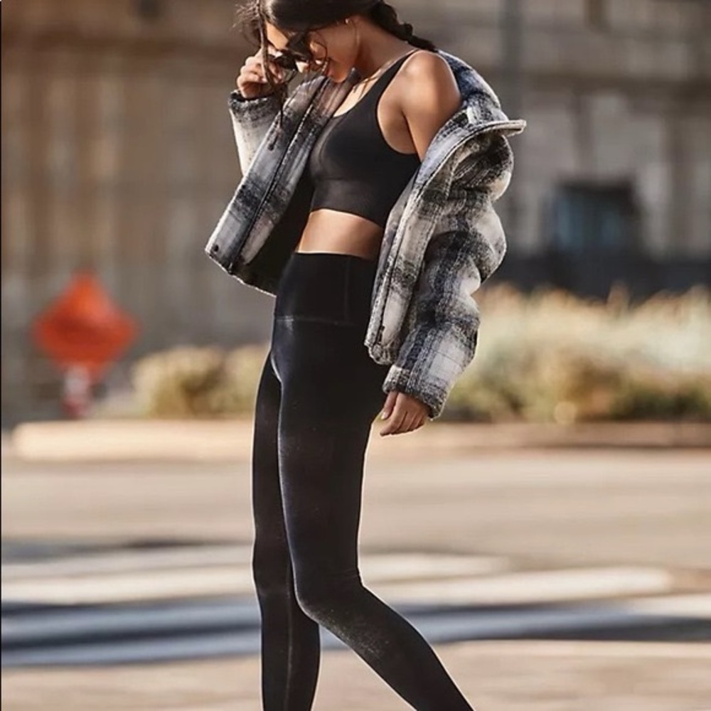 Beyond Yoga Velvet Set Top + Leggings - Picture 10 of 10